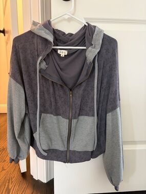 NWOT - POL Clothing Ribbed Waffle Balloon Sleeve Zip Hoodie - Charcoal Floral S